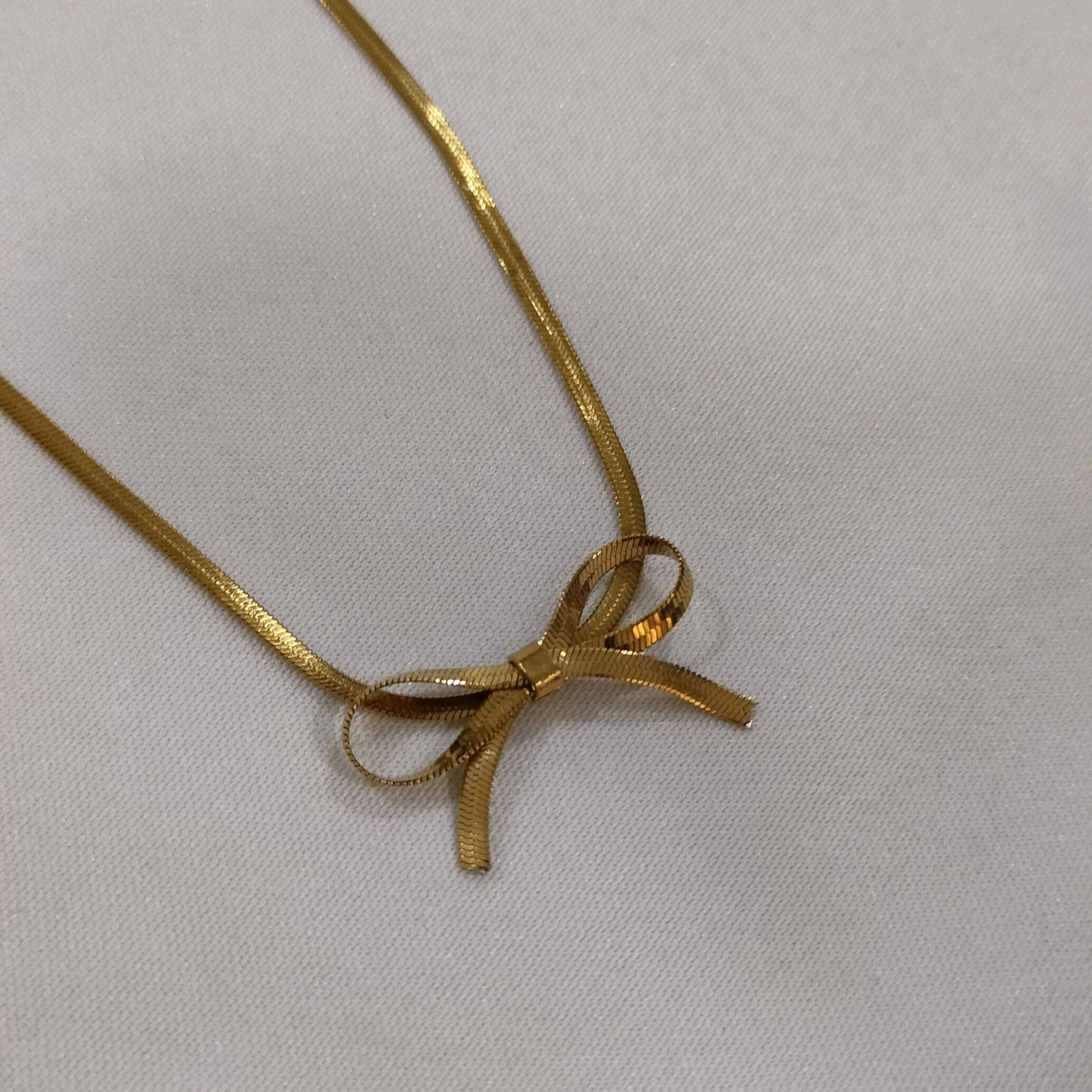 Bow Necklace