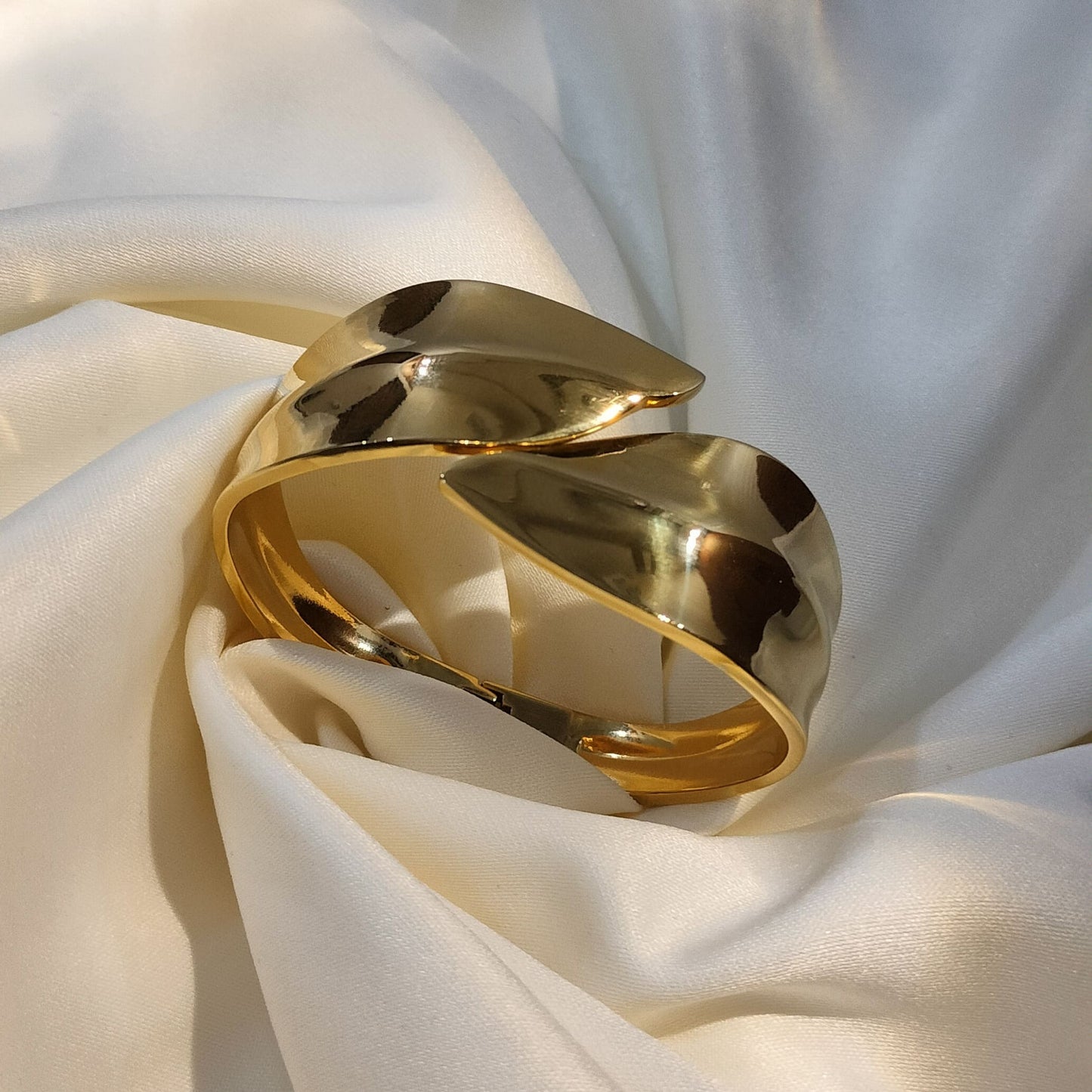 Golden drape Bracelet