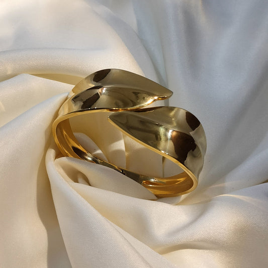 Golden drape Bracelet