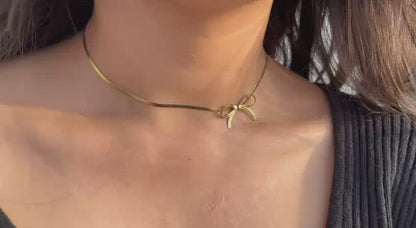 Bow Necklace